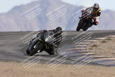 media/Nov-16-2025-Race Pace (Sun) [[8c5fa54630]]/Non Verified Riders (1st 20 Minutes)/6-Turn 12 (2pm)/